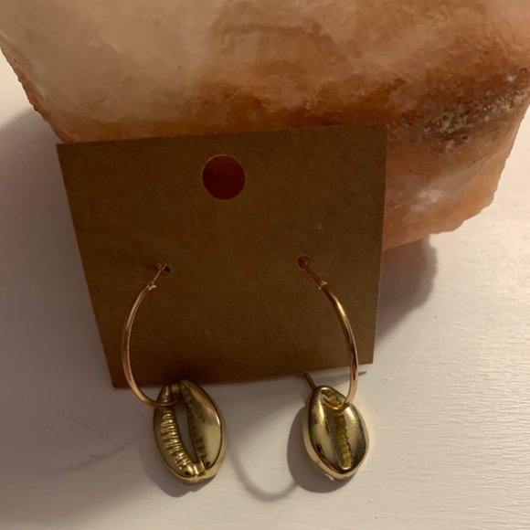 Puka Shell Gold Hoop Earrings ⚜️ - Picture 1 of 6